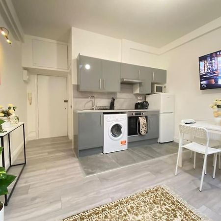 The Spotted Cat… London! Apartment Bagian luar foto