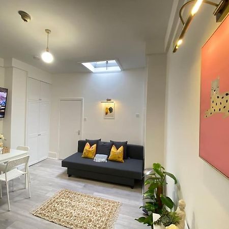 The Spotted Cat… London! Apartment Bagian luar foto