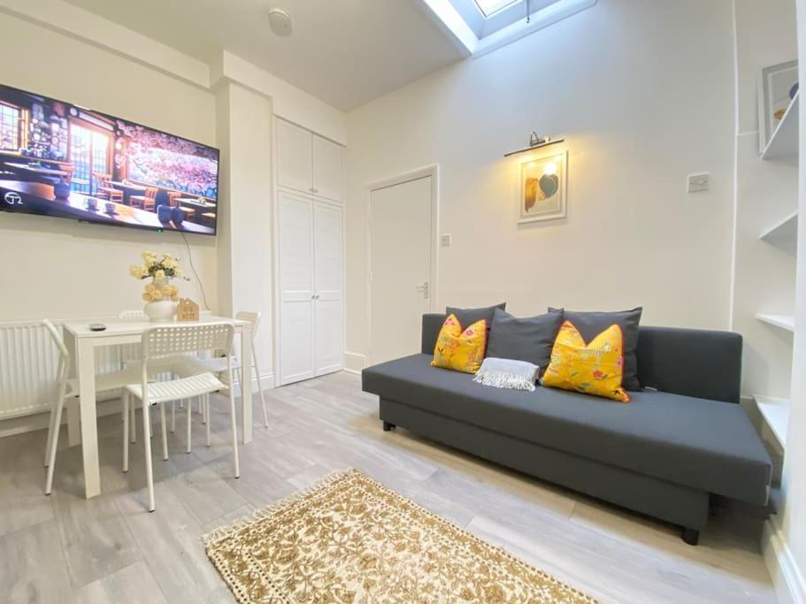 The Spotted Cat… London! Apartment Bagian luar foto