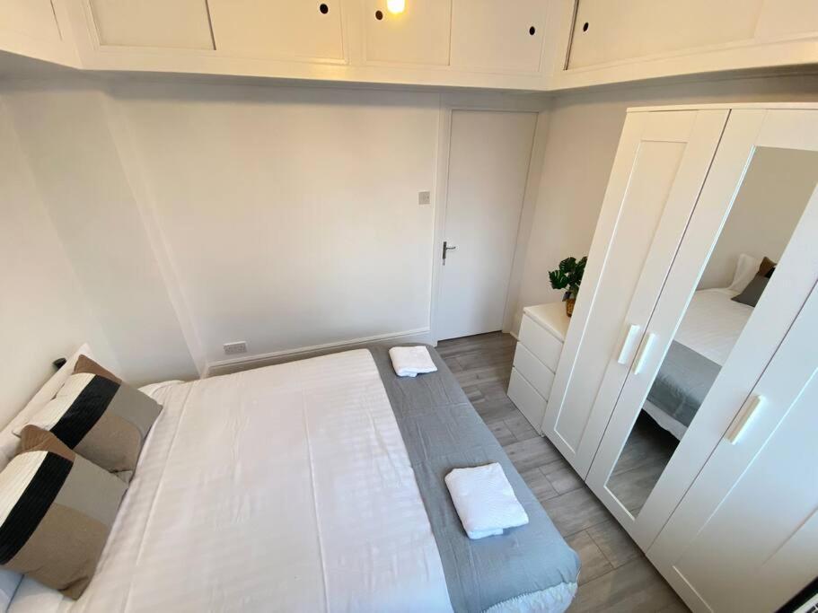 The Spotted Cat… London! Apartment Bagian luar foto